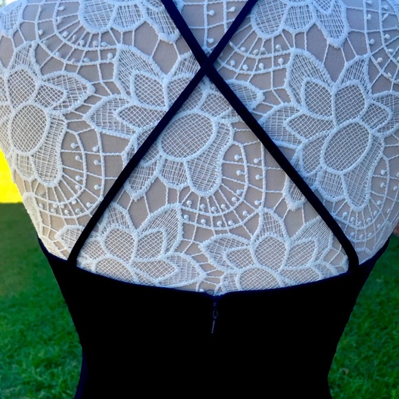 Midnight blue velvet cache formal dress - Picture 2 of 4